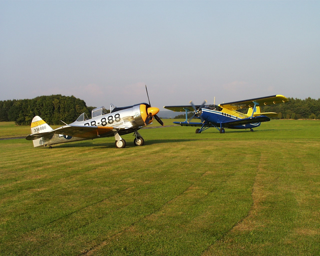 North American T6 Harvard und Super Six